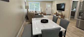 Charming 2-bedroom apartment with WiFi, AC in lovely Holden