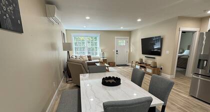 Charming 2-bedroom apartment with WiFi, AC in lovely Holden