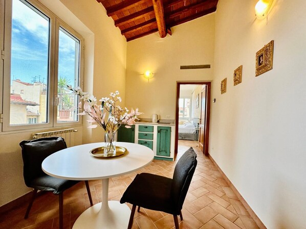 Dining - Terrace Studio Apartment with panoramic terrace (Florence)