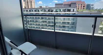 Mid-Term Stay Fully Furnished Condo w/ Free Parking & Gym