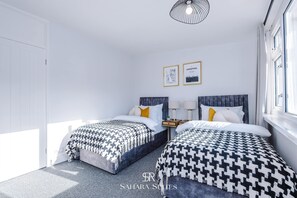 3 bedrooms, iron/ironing board, travel crib, WiFi - 20% OFF | Liverpool Stay | Business & Family (Merseyside)