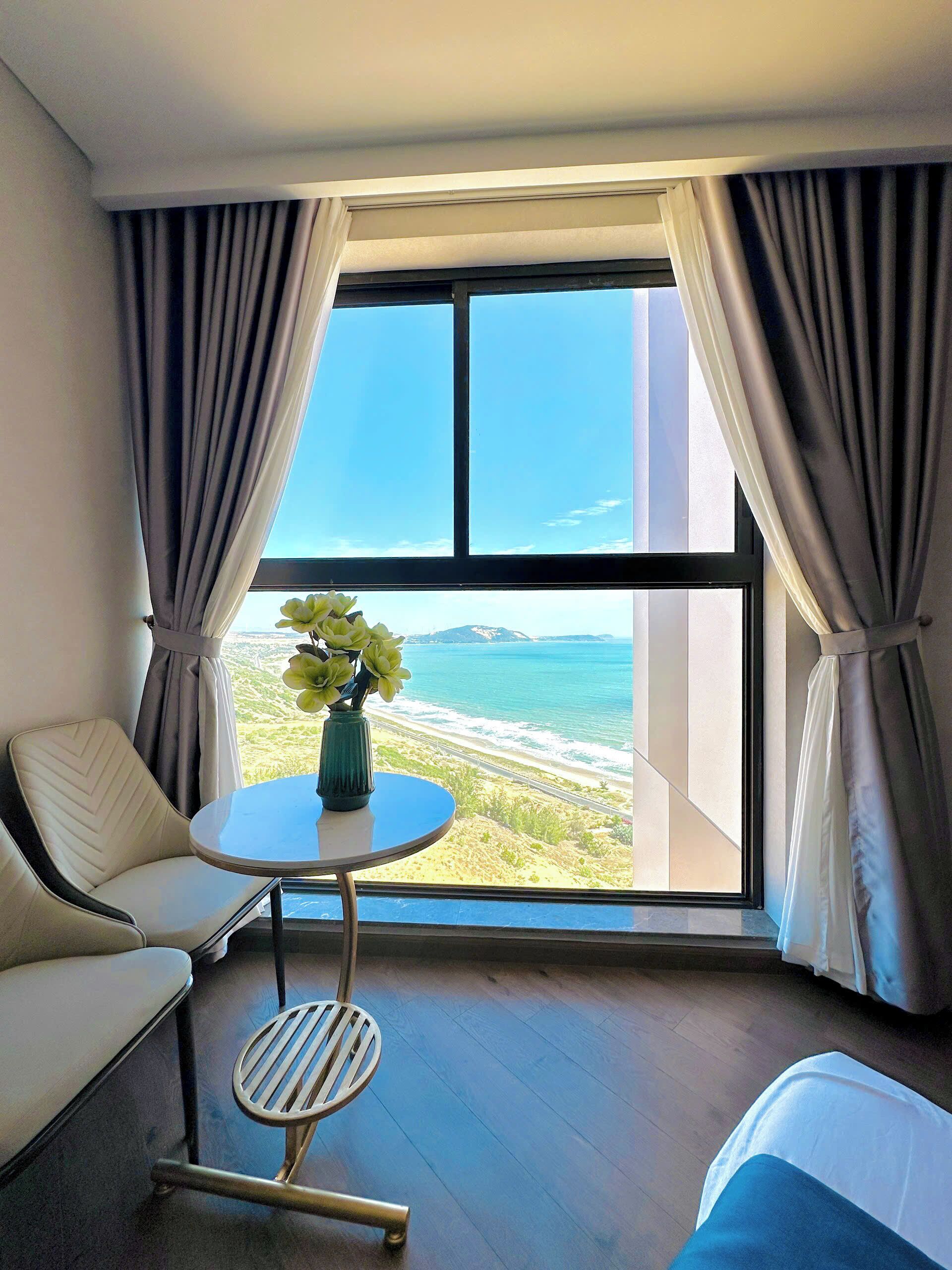 Habitación Deluxe con 2 camas individuales, vista a la playa | Baño | Regadera, regadera tipo lluvia, amenidades de baño gratuitas 