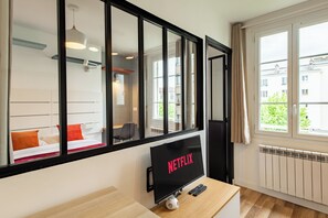 1 habitación, escritorio, tabla de planchar con plancha y wifi gratis 