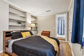 4 bedrooms, desk, iron/ironing board, free WiFi