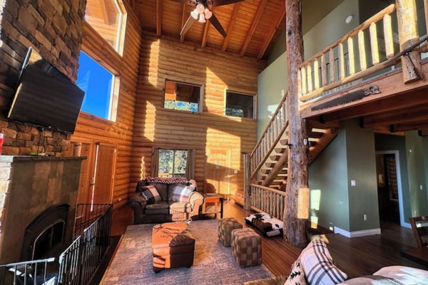 Smart-TV, Kamin, Videospiele, Tischfußball