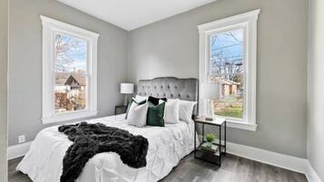 4 bedrooms, iron/ironing board, WiFi, bed sheets