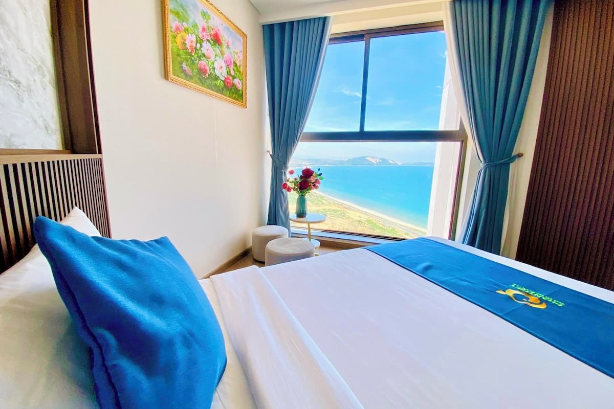 Deluxe Twin Room, Beach View | Memory foam beds, desk, laptop workspace, blackout drapes