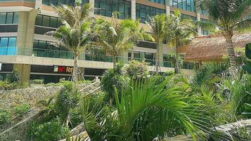 Deluxe Double or Twin Room, Beach View | Bathroom | Shower, rainfall showerhead, free toiletries, hair dryer