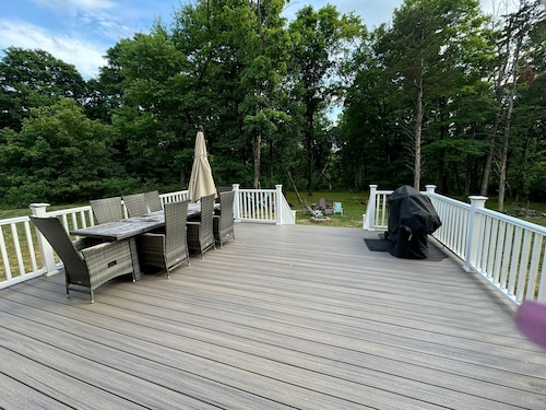 Forest Wonderland Sanctuary-Private, Gourmet Kitchen, Fire-pit and Jacuzzi tub