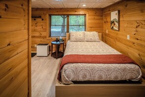 Room - Secluded Log Cabin on 4 Acres • Hot Tub • Fire Pit (Fleetwood)