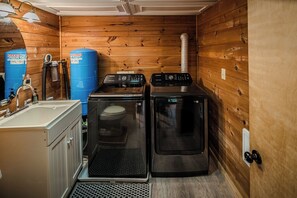 Interior - Secluded Log Cabin on 4 Acres • Hot Tub • Fire Pit (Fleetwood)