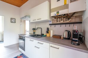 Fridge, stovetop, coffee/tea maker, toaster