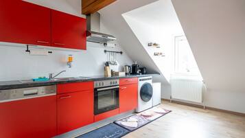 Fridge, oven, stovetop, dishwasher