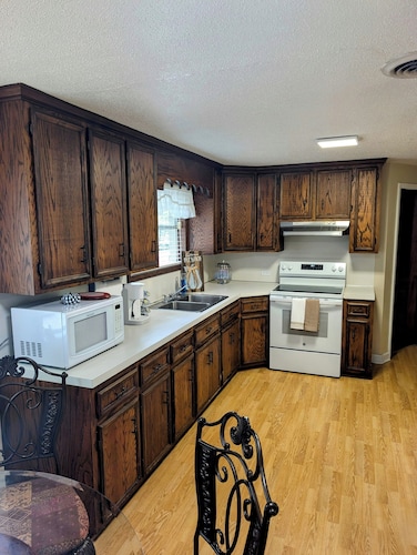 Spacious 3-Bedroom Retreat, Fully Handicap Accessible!