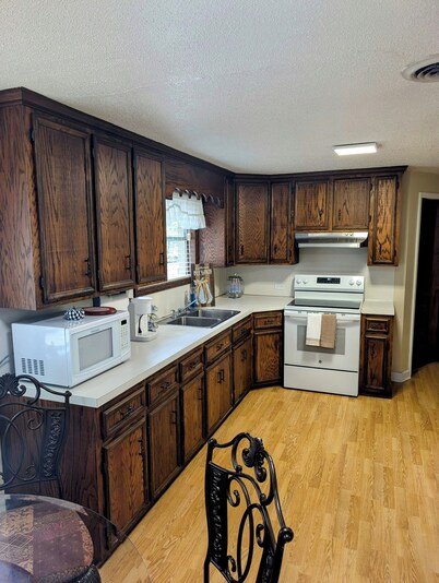 Spacious 3-Bedroom Retreat, Fully Handicap Accessible!