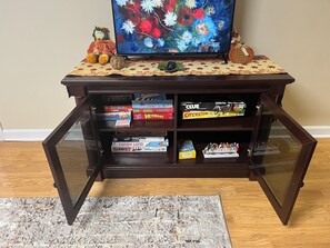 Game room - Spacious 3-Bedroom Retreat, Fully Handicap Accessible! (Roaring River)