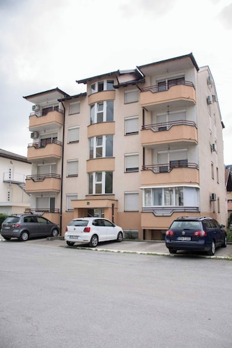 Charming 1-bedroom apartment in welcoming Doboj with WiFi, AC