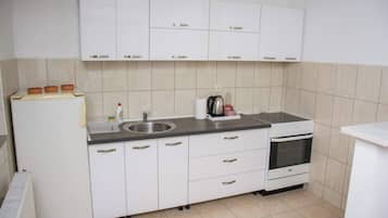 厨具/餐具、纸巾、餐桌