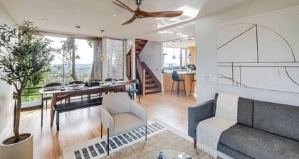Stunning Del Mar Home w/ Deck - 1 Mile to Beach