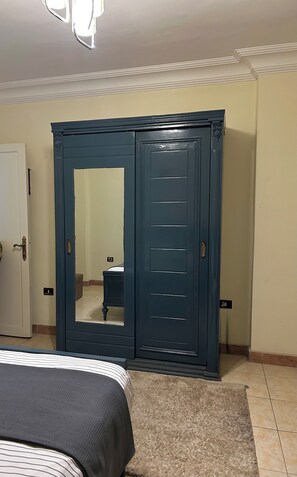 2 habitaciones, tabla de planchar con plancha, wifi y ropa de cama 