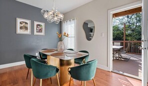 Dining - City Vibes Modern Hideaway Near Downtown Raleigh (Raleigh)