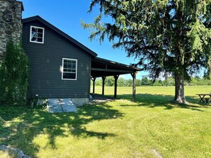 Property grounds - Scenic Hudson Valley Getaway • Farms & Vineyards (Marlboro)