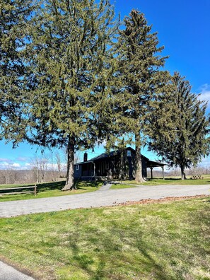 Exterior - Scenic Hudson Valley Getaway • Farms & Vineyards (Marlboro)