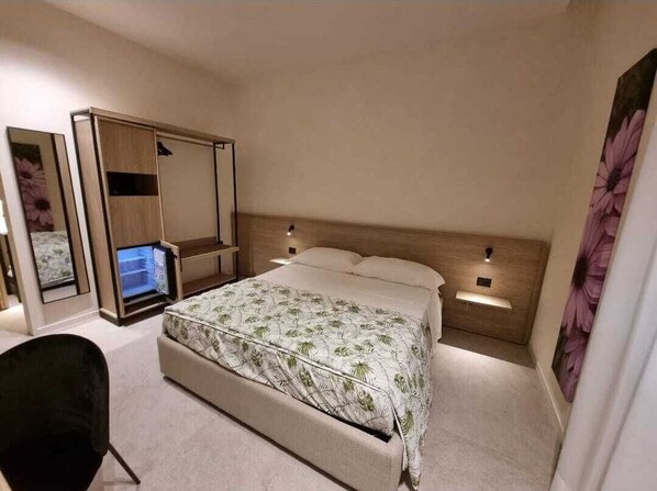 1 habitación, tabla de planchar con plancha, wifi y ropa de cama 