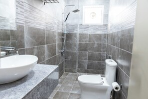 Comfort Studio, City View | Bathroom