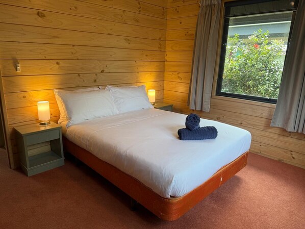 3 bedrooms, in-room safe, desk, iron/ironing board