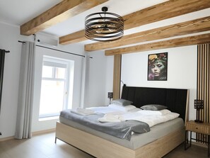 1 غرفة نوم ومكتب ومكواة/لوح كي وسرير سفر