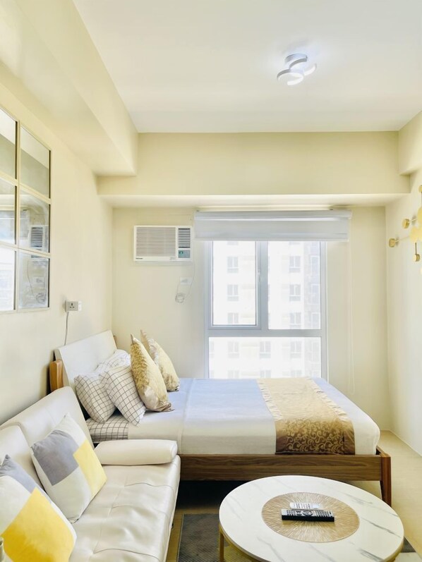 Silitysrauta/-lauta, Wi-Fi, vuodevaatteet