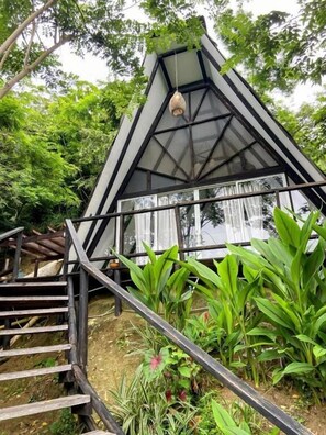 Cabane, 1 très grand lit, vue montagne