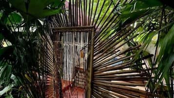 Kamar Double Klasik, pemandangan kebun | Teras/patio