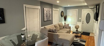 Spacious 4-bedroom house in fabulous Chicago Back Yard Pond, and Theatre