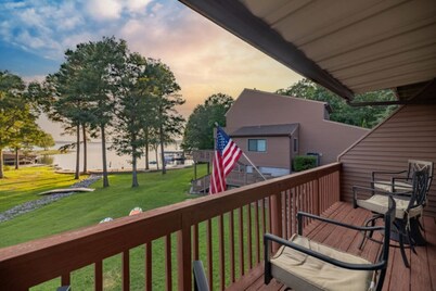 Lake Life is the BEST Life! Main Lake with Beach!