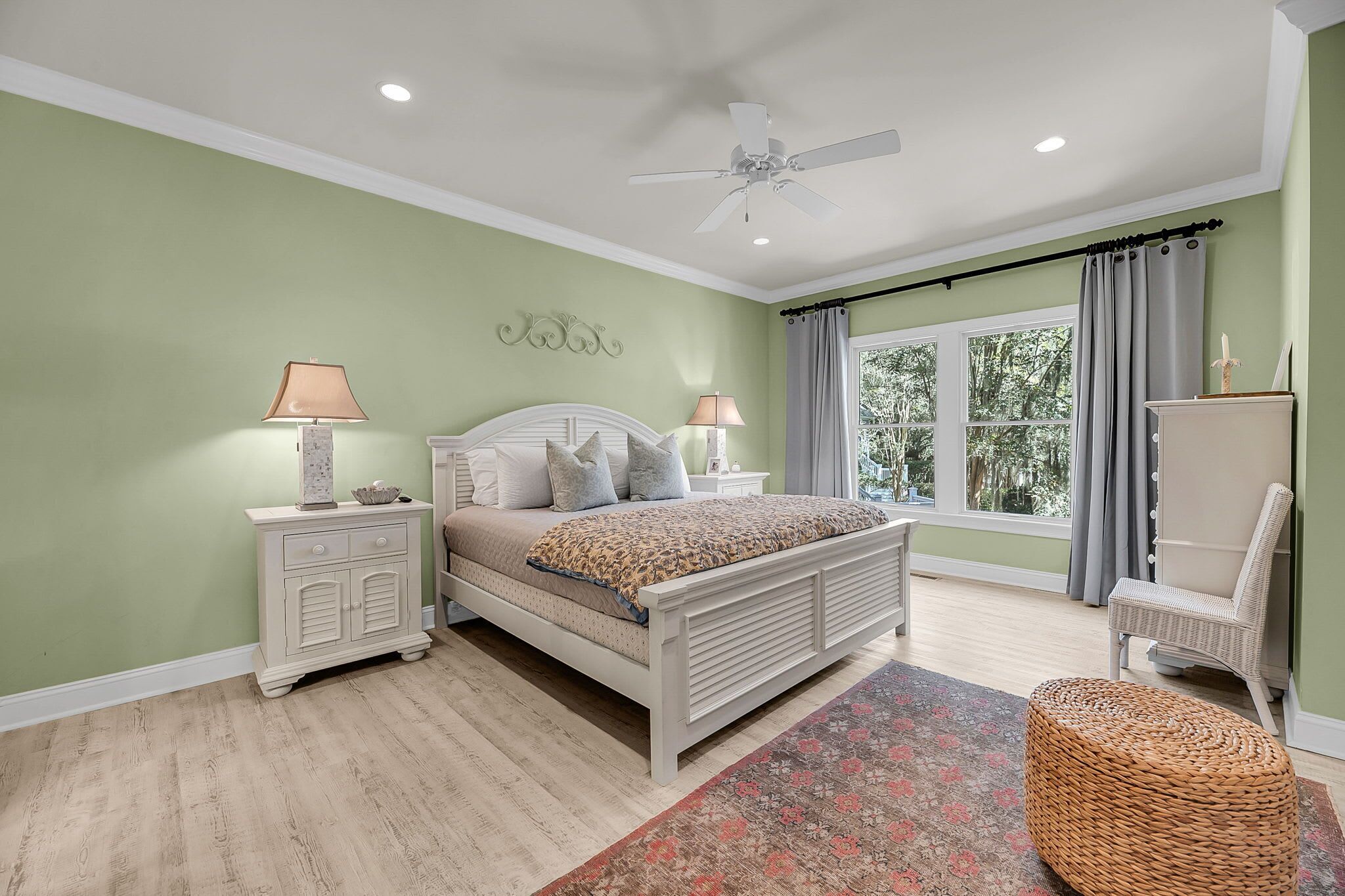 4 chambres, fer et planche à repasser, Wi-Fi, draps fournis