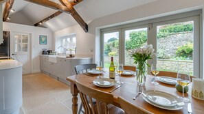 Dining - Laurel Cottage - pet-friendly in Coln St Aldwyns (Coln St Aldwyns)