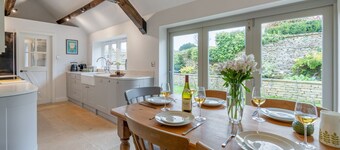 Laurel Cottage - pet-friendly in Coln St Aldwyns