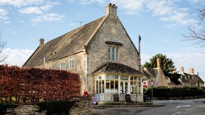 Exterior - Laurel Cottage - pet-friendly in Coln St Aldwyns (Coln St Aldwyns)