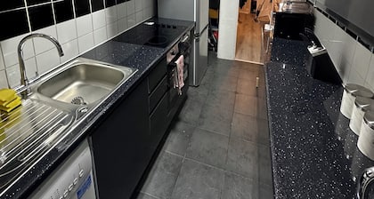 Tranquil Stays at 3 bedroom House in Dagenham
