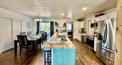 Family friendly coastal house. Pet Friendly, Big screen tv's in every room!