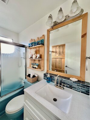 Shower, eco-friendly toiletries, hair dryer, towels - Family friendly coastal house.  Pet Friendly, Big screen tv's in every room! (Crescent City)