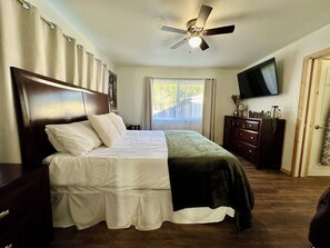 3 bedrooms, desk, iron/ironing board, WiFi
