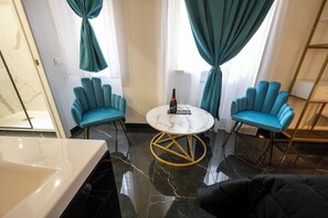 럭셔리 더블룸, 분사식 욕조 | 고급 침구, 오리/거위털 이불, 메모리폼 침대, 무료 미니바