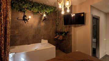 Doppia Design, 1 letto king, idromassaggio | Biancheria da letto di alta qualità, copriletto in piuma