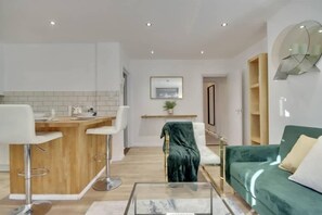 Apartment | Living area - Modern Luxury Cozy Apartment (Southampton)