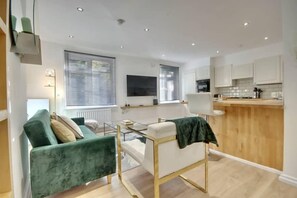 Living area - Modern Luxury Cozy Apartment (Southampton)