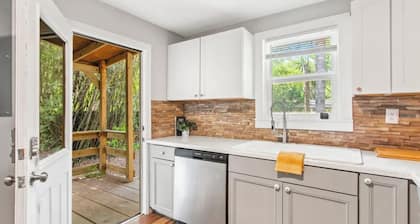 Tropical San Marco Hideaway! Charming & Cozy colonial home with modern amenities