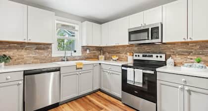 Tropical San Marco Hideaway! Charming & Cozy colonial home with modern amenities